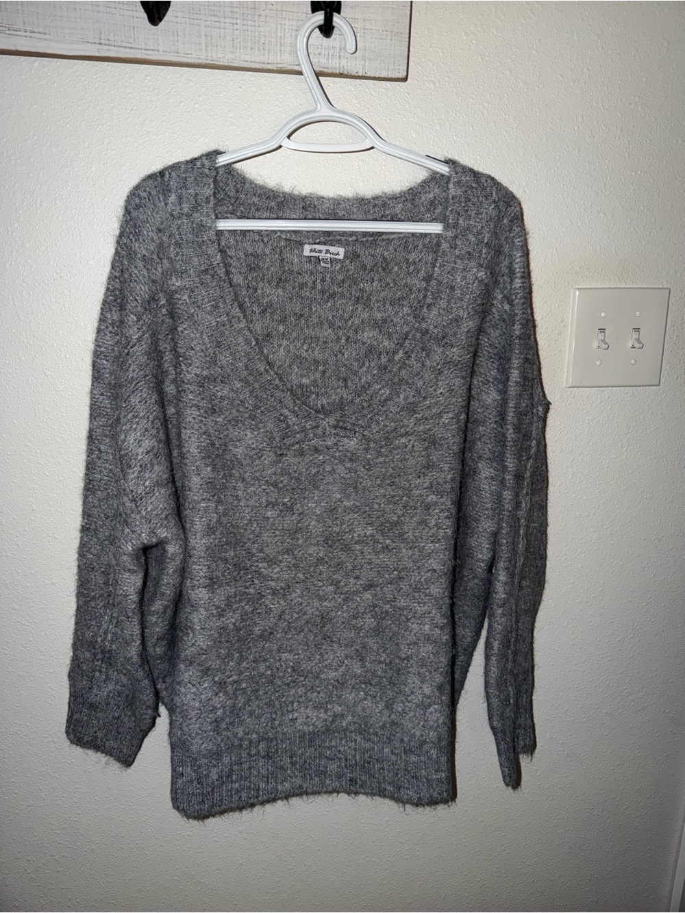White Birch Women’s 2X Gray Fuzzy Knit V-Neck Drop Shoulder Sweater